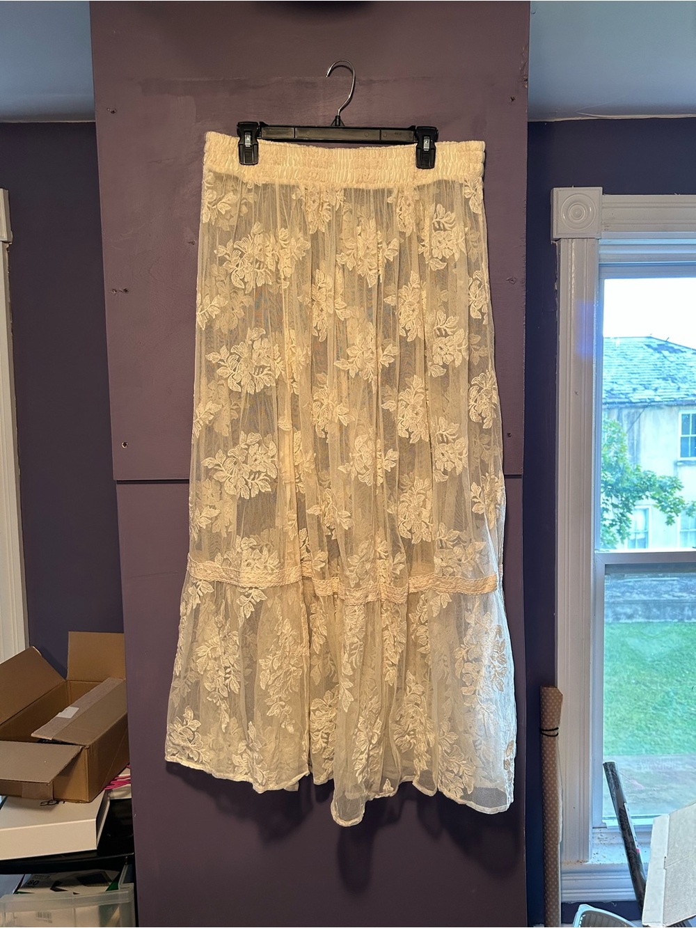 Torrid Festi Cream lace maxi skirt with white floral embroidery, size 1x
